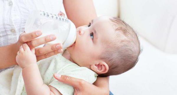 a baby is drinking a lot of water causes