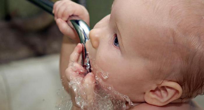 дитина дуже багато п'є води причини