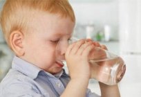 A criança beber muito água: causas da patologia