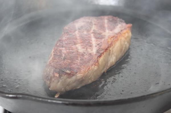 wie zu Kochen ein Steak aus Rindfleisch