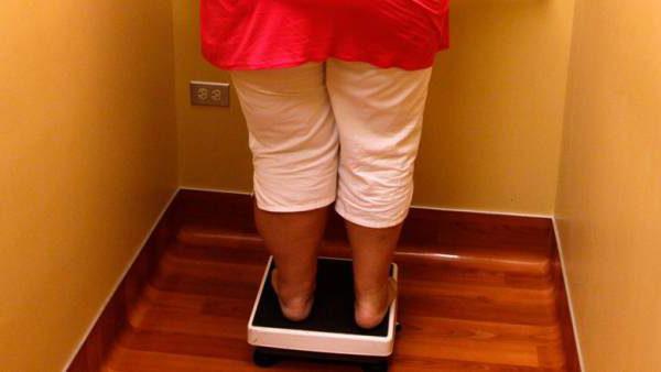 زيادة الوزن المفاجئ في النساء يسبب في 25 عاما