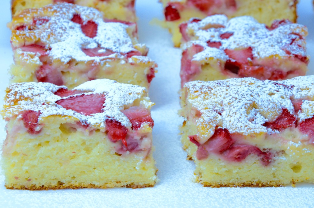 Rezept-Torte mit Erdbeeren auf der Creme