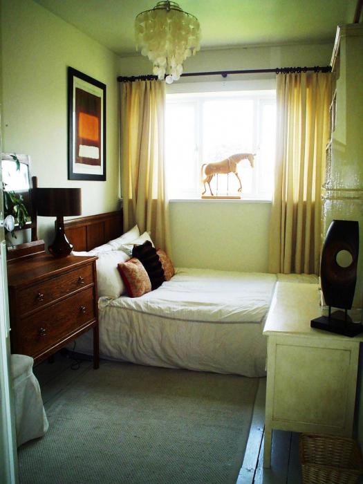 Schlafzimmer-Design mit seinen Händen in der Chruschtschow