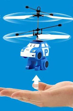 el helicóptero робокар poli en el mando a distancia
