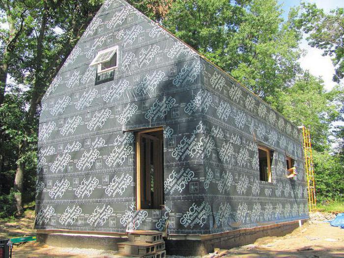 Dampfsperre für Wände eines Holzhauses von außen