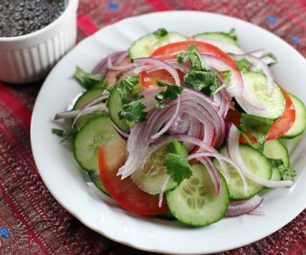 salata kış salatalık domates biber katmanları