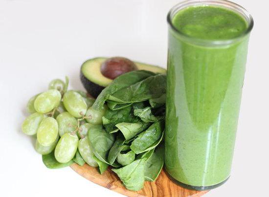 green smoothie with spinach
