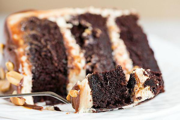 pastel de сникерс con el merengue de la receta con fotos paso a paso en casa