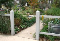 Picket fence to front garden. Decorative fences. Plastic fences