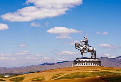 wo befindet sich das Denkmal чингисхану in der Mongolei Foto