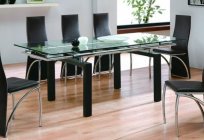 Glass tables for the kitchen: sliding design for every taste