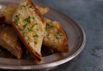 Рецепт білого хліба для хлібопічки: класичний і не тільки