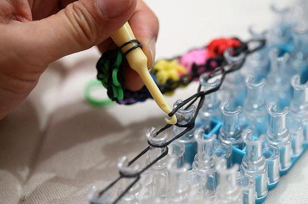 how to make figures out of loom bands on the loom