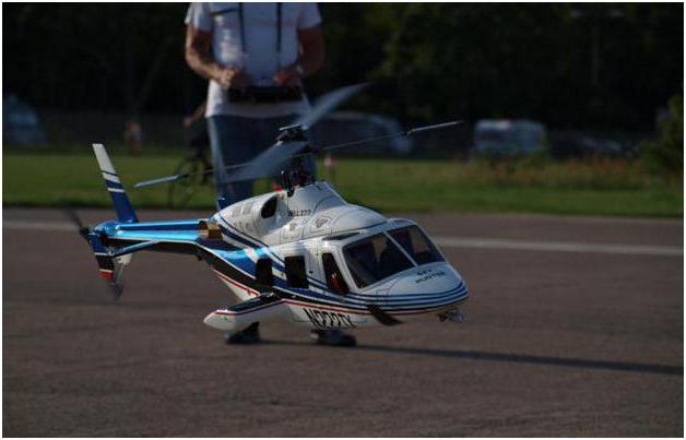 Volando helicópteros de juguete