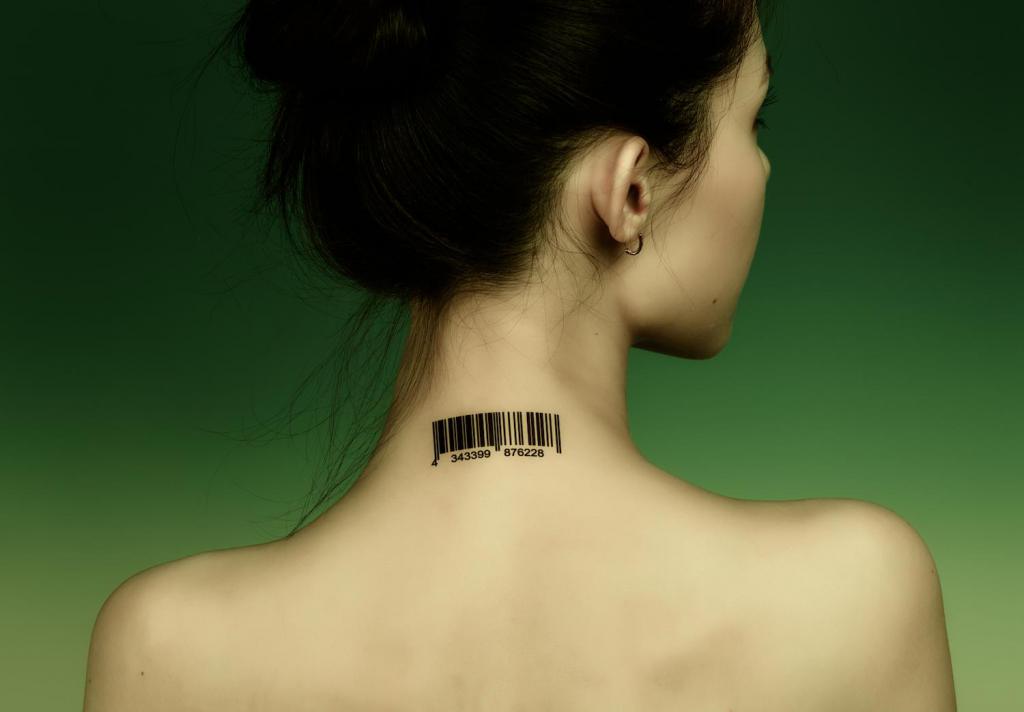 Tatuaje en el cuello