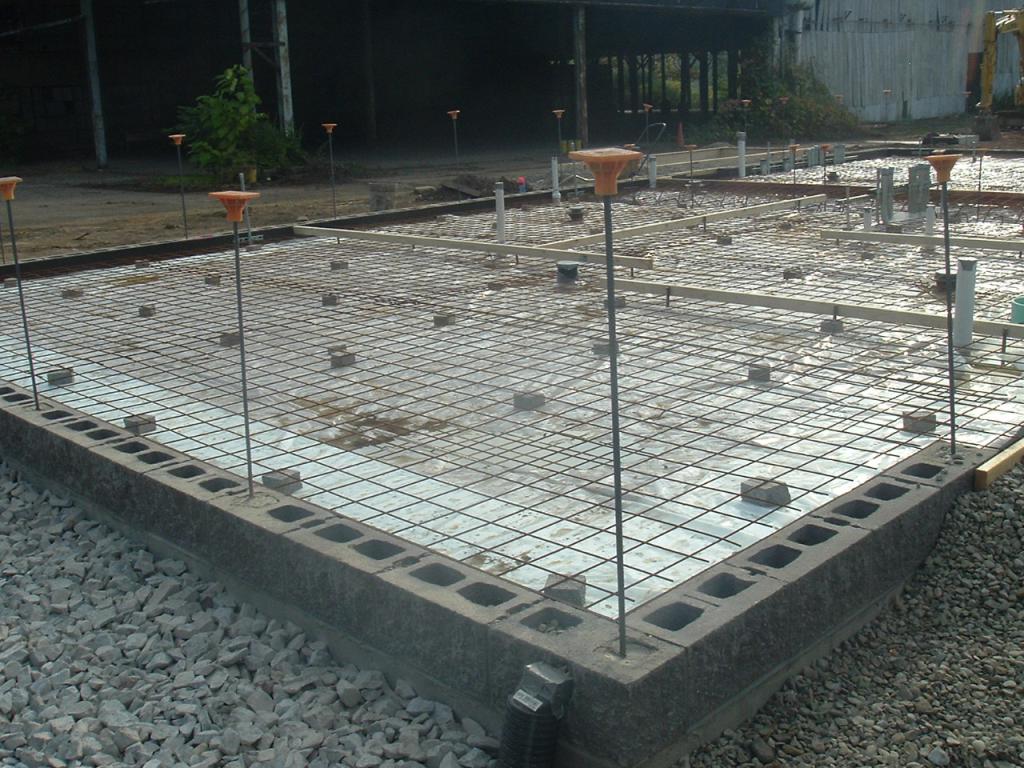 a Foundation for a house of expanded-clay lightweight concrete blocks