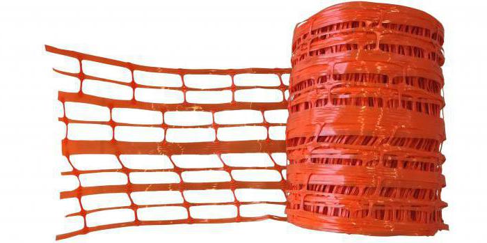 mesh protective covering for scaffolding