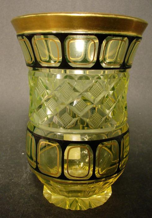 Vase aus Uran-Glas