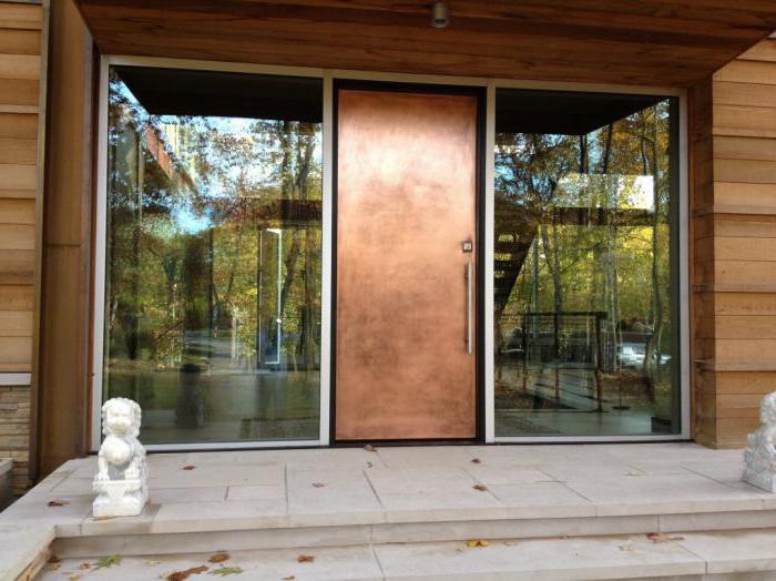 installation of metal entrance doors with their hands