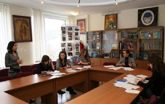 moskova devlet linguistik üniversitesi fakülteler