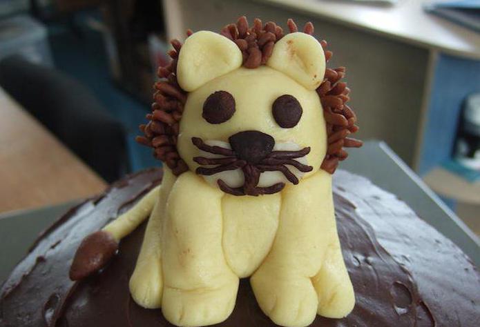Cake with a lion photo