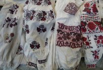 乌克兰刺绣男人、妇女、儿童。 乌克兰国家衣服
