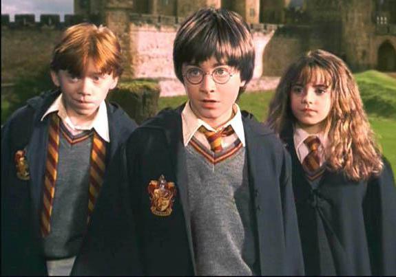 wer hat Harry Potter den Umhang unsichtbar