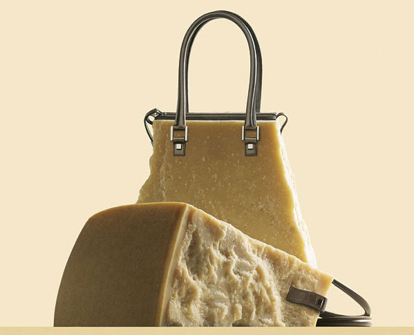Odważna torba w postaci sera