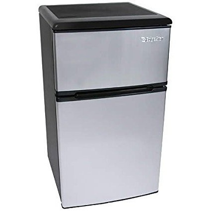 ein großer Kühlschrank mit Gefrierfach und einem kleinen Kühlschrank