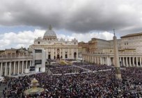 الفاتيكان: عدد السكان, منطقة, معطف من الأسلحة و العلم