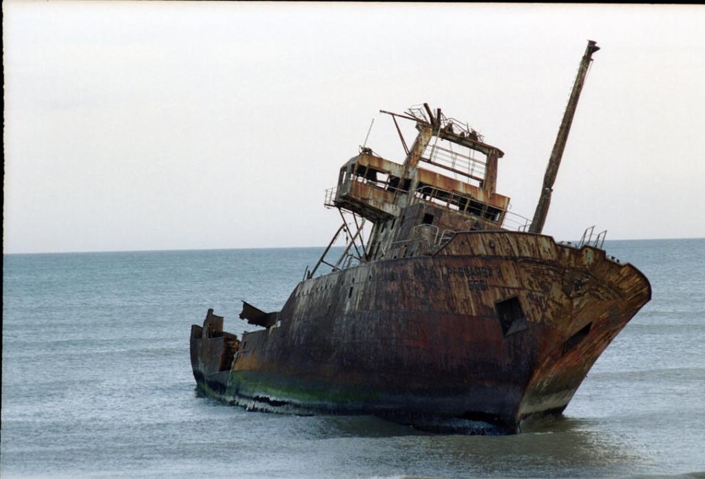 Terk edilmiş gemi