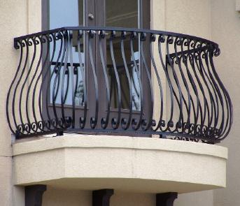 Metall-Umzäunung der Balkons