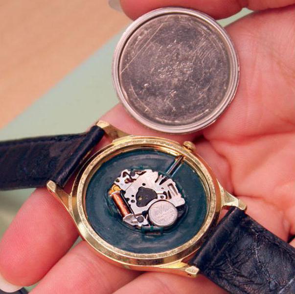 cómo cambiar la pila en el reloj de pulsera
