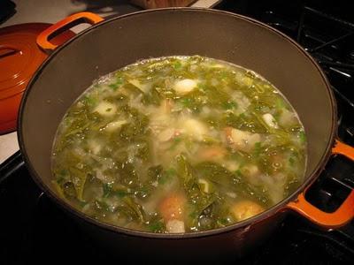 Suppe mit Sauerampfer und ei