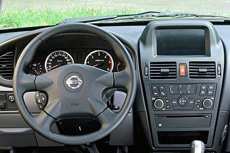 Nissan Almera hatchback photo