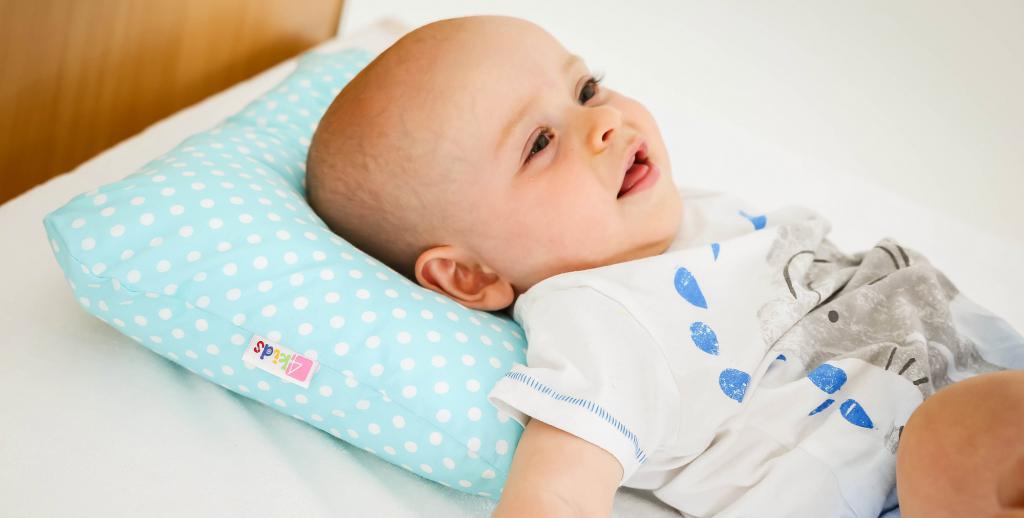 Подушка для новонародженого в ліжечко