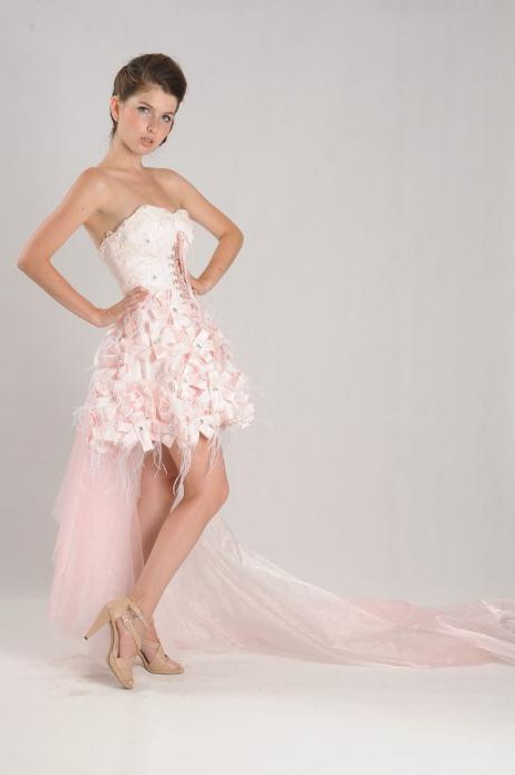 ピンクのウェディングドレスを短写真