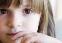 Tik nerwowy u dzieci: leczenie, przyczyny