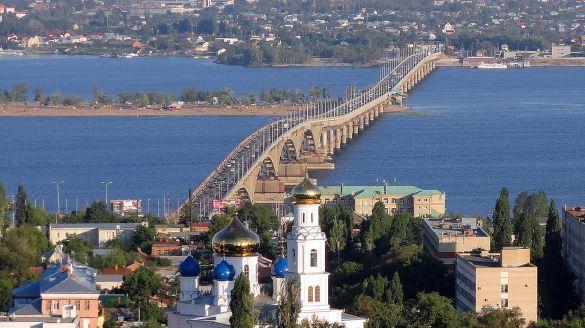 पुल पार वोल्गा