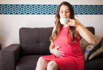 Las hojas de frambuesa antes del parto: cómo hacer y recibir