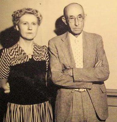 picture of American Gothic, grant wood