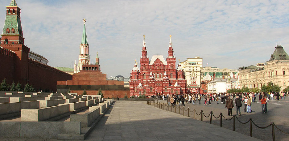 Кремлевская parede: a tribuna e o mausoléu