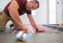 Як зробити теплу підлогу в будинку своїми руками?