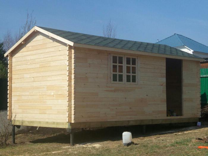 outdoor shed is insulated with showers