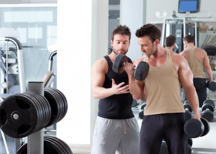 zestaw ćwiczeń na siłowni dla mężczyzn na masę zdjęć