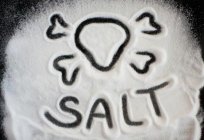 Was passiert, wenn man 3 Esslöffel Salz, und wozu führt es eine ständige übermäßige Zufuhr