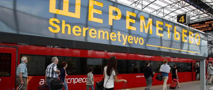 Kursker Bahnhof Moskau-Scheremetjewo erreichen die Aeroexpress