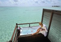Olhuveli Beach & SPA Resort 4* (Malediwy): opis pokoi, serwis, opinie