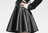 चमड़े की जैकेट और चमड़े की स्कर्ट । शैलियों की चमड़े की स्कर्ट है । जैकेट महिला से एक निचले स्तर के चमड़े
