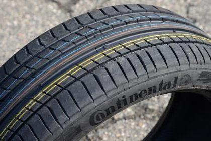 um desenho de banda de rodagem do pneu